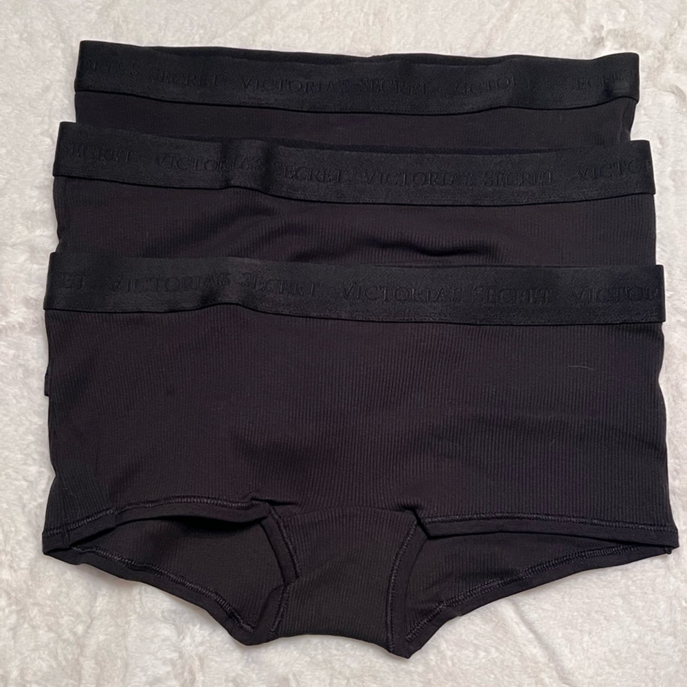 Victoria’s Secret Black Ribbed Shortie Panties log of 3 NWOT Small